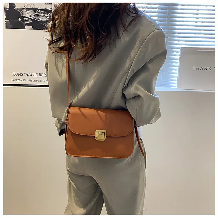 Designer Shoulder Bags Womens 2024 Messenger Bag in Preppy Style - High-Quality Vintage Envelope Briefcase Handbag_voghion.com