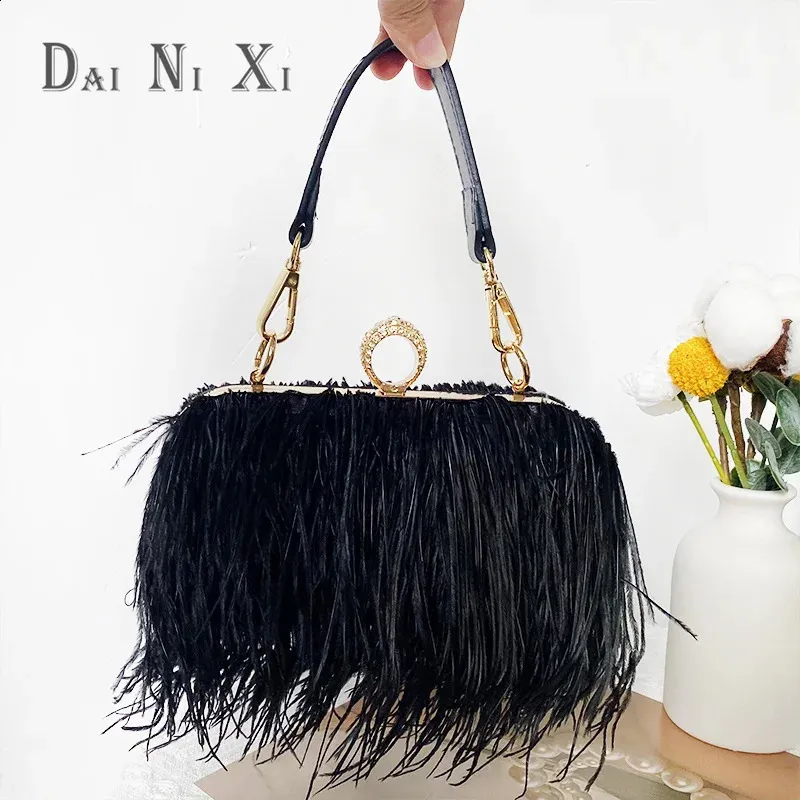 Portafoglio in pelliccia di struzzo alla moda, con piume, pochette da donna, con anelli a nocca, per cena, festa, matrimonio, chic 240919_voghion.com
