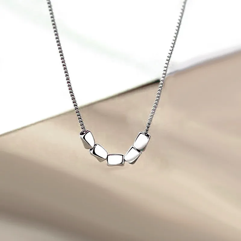 Collana con catena e perle irregolari gioiello donna alla moda_voghion.com