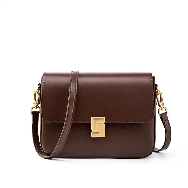 Dámska malá štvorcová crossbody kabelka z pravej kože s prackou a zlatou prackou 240829_voghion.com