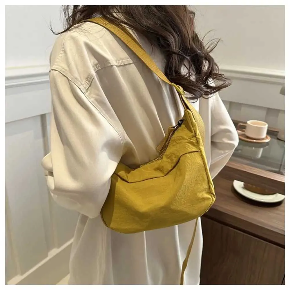 Simple Large Capacity Shoulder Messenger Crossbody Bag For Women_voghion.com