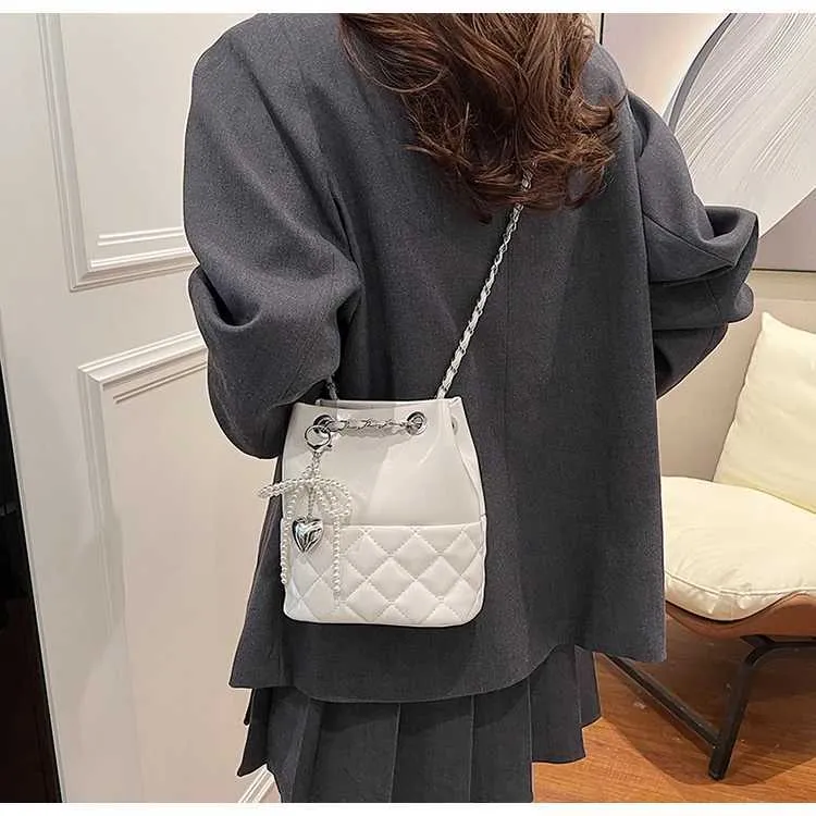Damen Ledertasche Bucket Bag Schultertasche Mit Kettengliedern_voghion.com