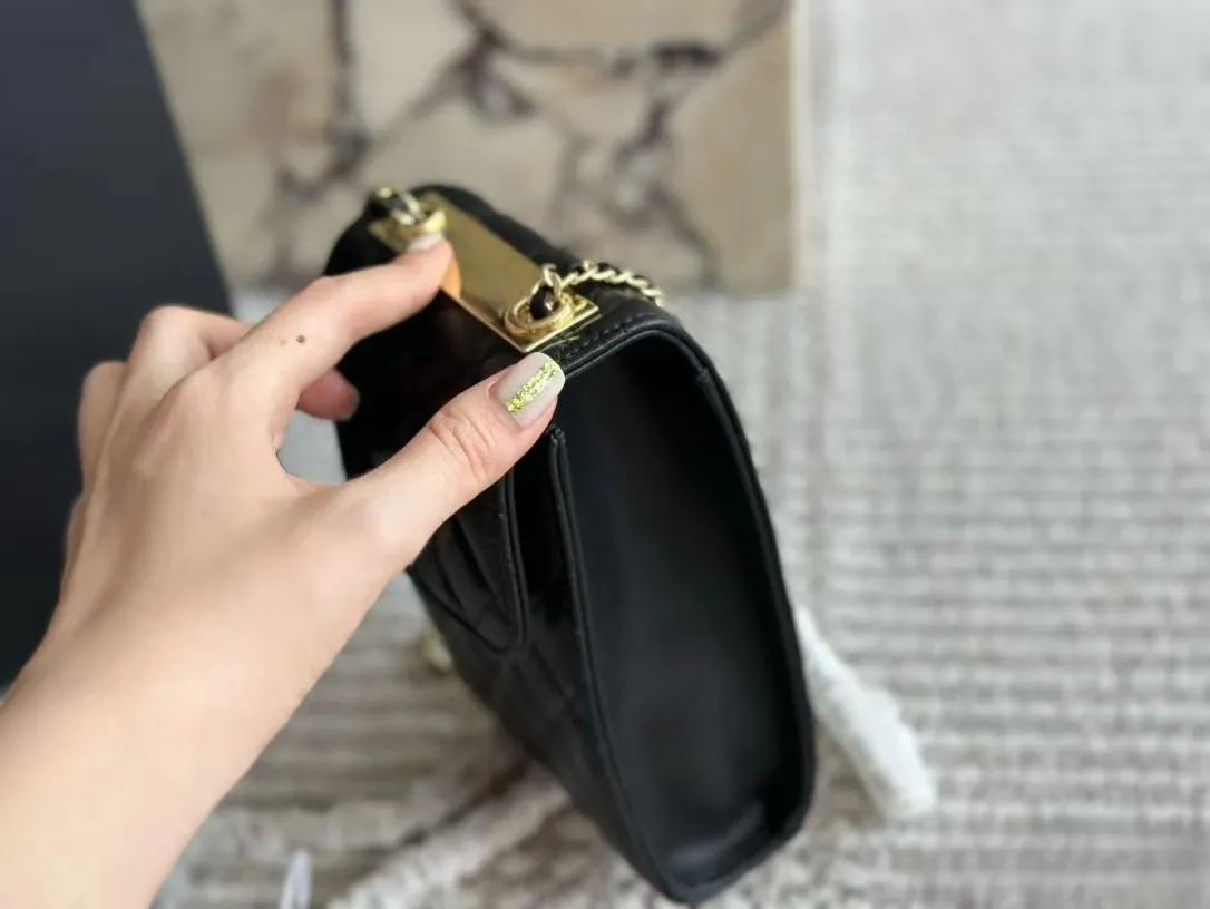 Cellphone - Chic Mini Quilted Lamb Leather Crossbody Case, Women's Phone Bag With Gold Chain, Lightweight For Daily Use_voghion.com