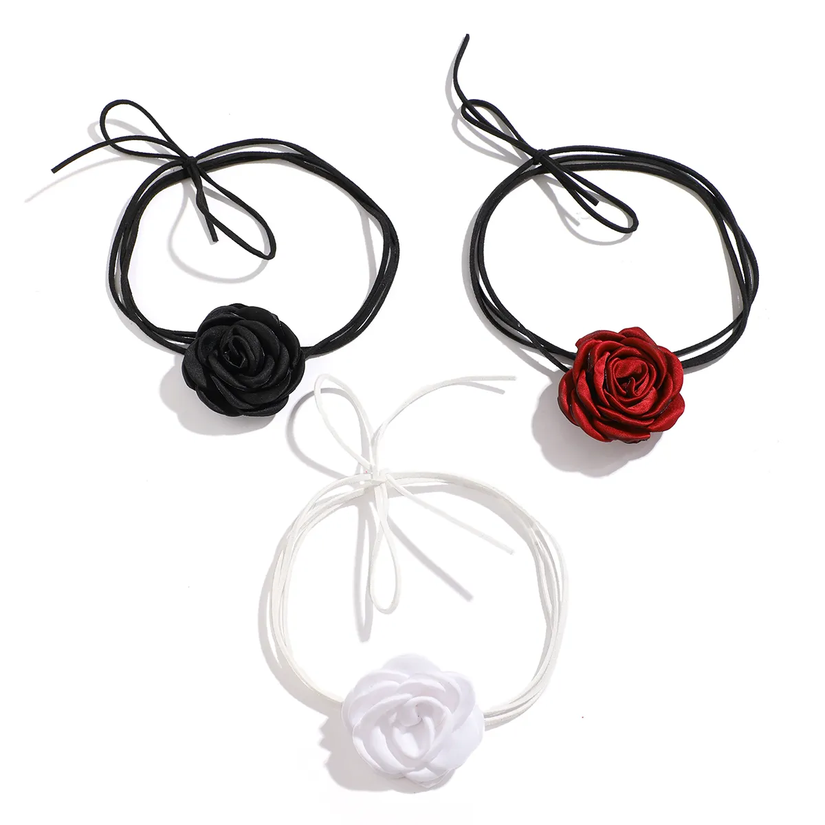 Collana girocollo a fiore con pendente a petalo per donna_voghion.com