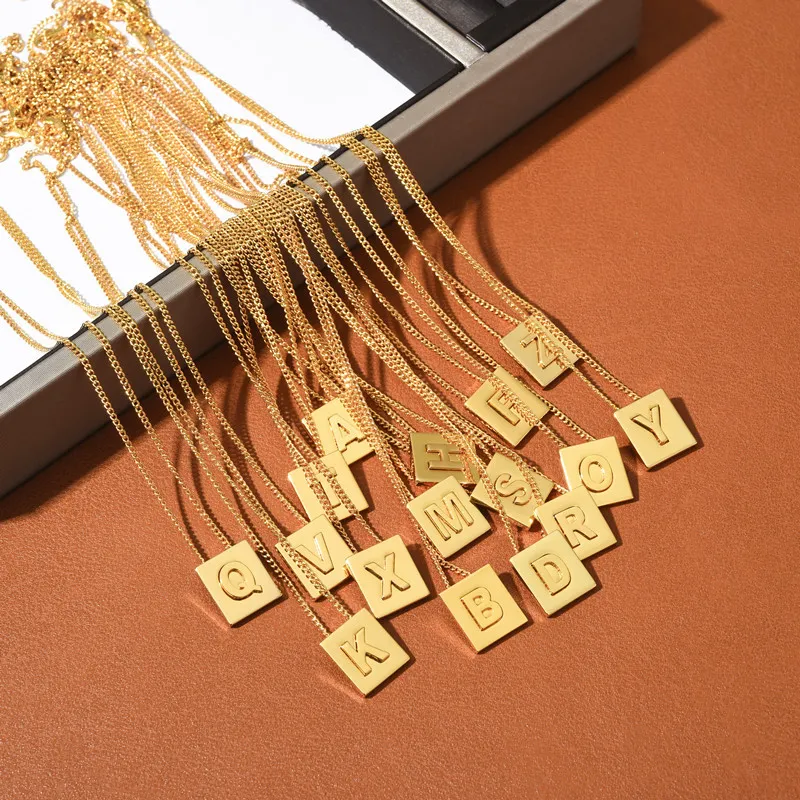 Collane con ciondolo di design a blocchi d'oro per donne e ragazze, catena a maglie con girocollo corto, collana con lettere, bel commercio all'ingrosso di gioielli_voghion.com