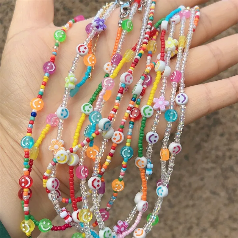 Kette bunt für Frauen Mode handgefertigt Daisy Blume Lächeln Charms Perlen Halsband Kunststoff Perlen Halskette Boho Schmuck_voghion.com