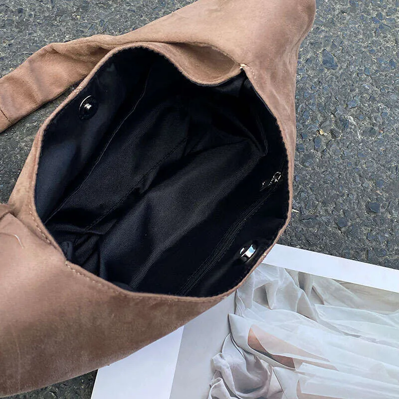Geantă de umăr decorativă Retro Nit nouă, geantă europeană și americană pentru motocicletă, geantă de mână din piele Nubuck Armpit pentru femei_voghion.com