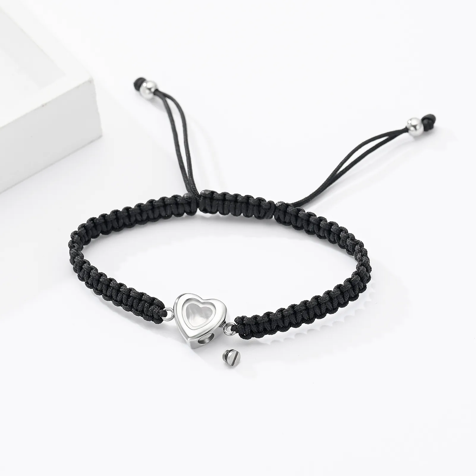 Armreif für Frauen, Gedenkarmband aus geflochtenem Seil, transparentes Herz, Mini-Urnenhalter, Andenkenschmuck, Länge verstellbar_voghion.com