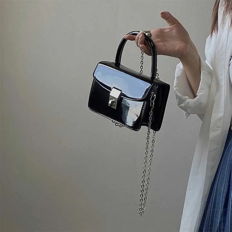 Sac à bandoulière carré pour femme avec petit verrou tendance en cuir verni pour femme_voghion.com