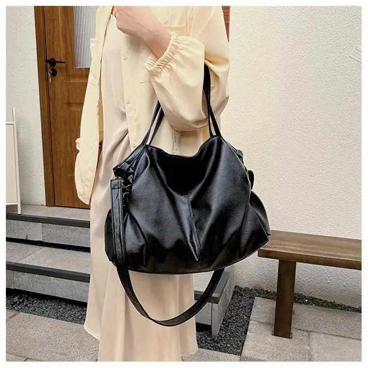Large black shoulder large homeless shopping solid color high-quality leather cross body handbag womens travel bag_voghion.com
