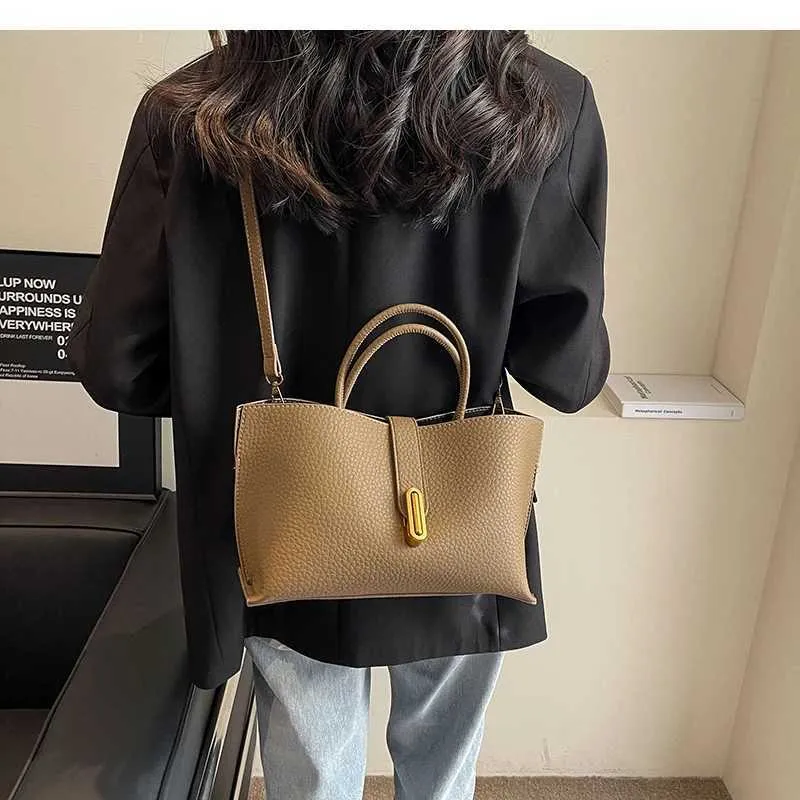 Clássico Preto PU Grande Capacidade 2024 Feminino Alta Qualidade Requintado Fivela de Fecho Bolsas Crossbody Casual Versátil_voghion.com