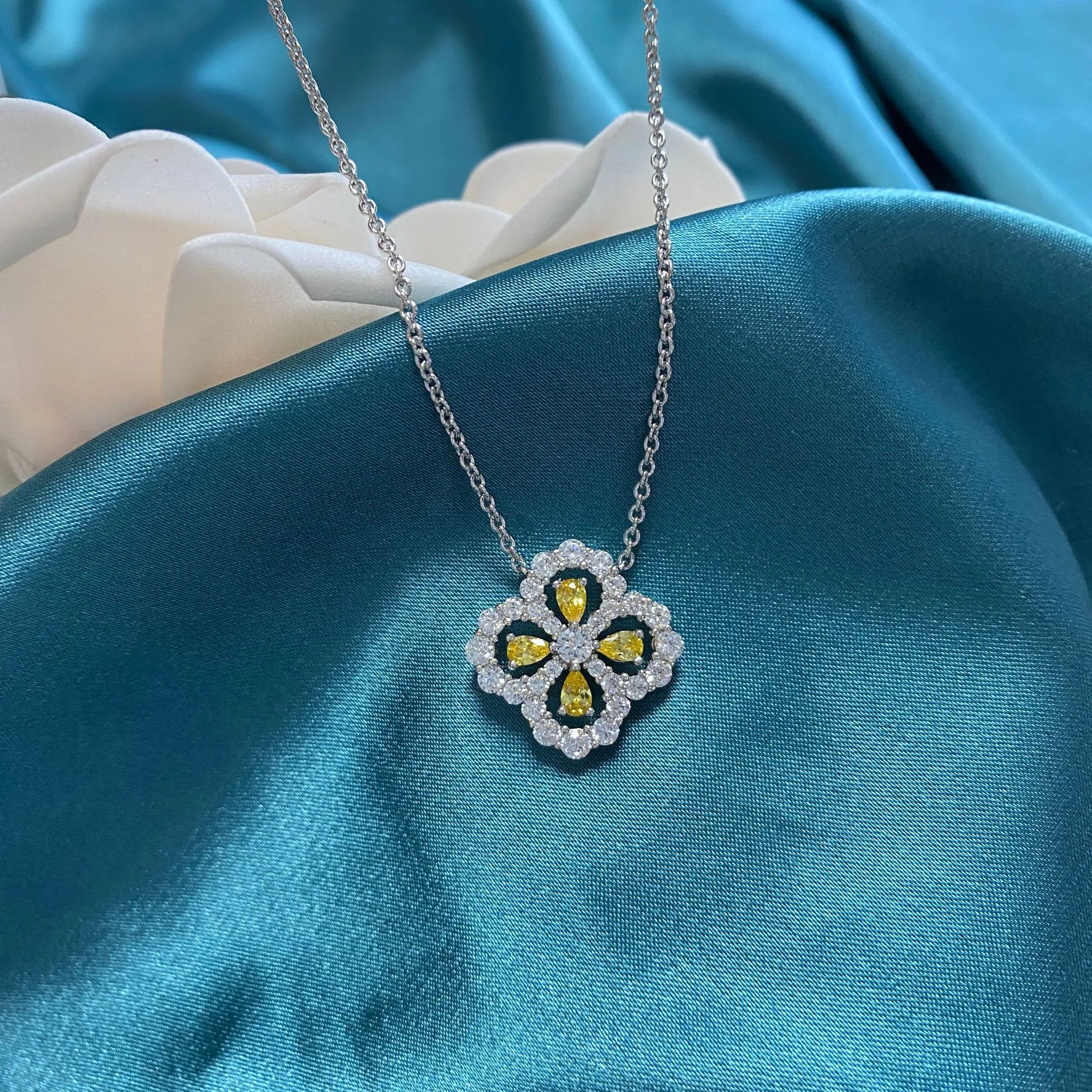 Catene S Sterling Sier Fiore Alto tenore di carbonio Diamante Retro Corto Gioielli Collana Moda All'ingrosso_voghion.com
