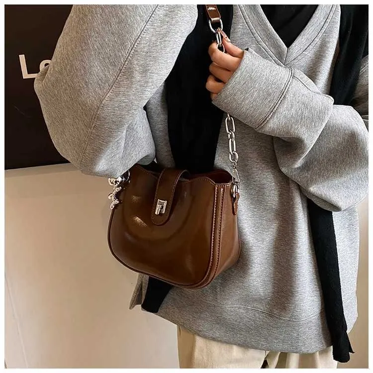 Borsa a secchiello Bury da donna, solida, alla moda, in pelle PU, con tracolla, versatile, per il tempo libero, con catena, semicerchio_voghion.com