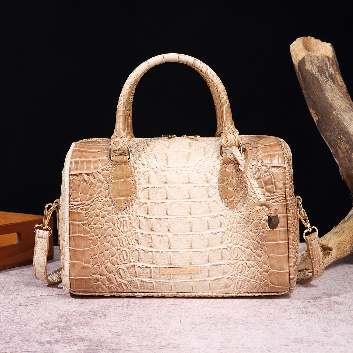 travel retro women's bag Brahman crocodile pattern_voghion.com