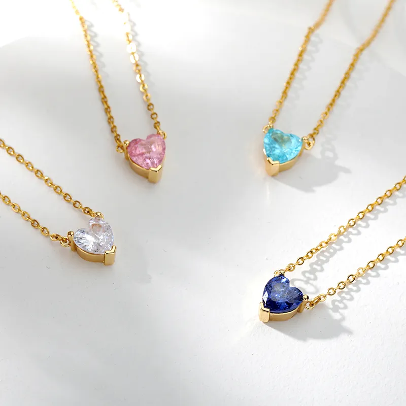 Collier pendentif cœur avec cristal coloré et chaîne dorée_voghion.com