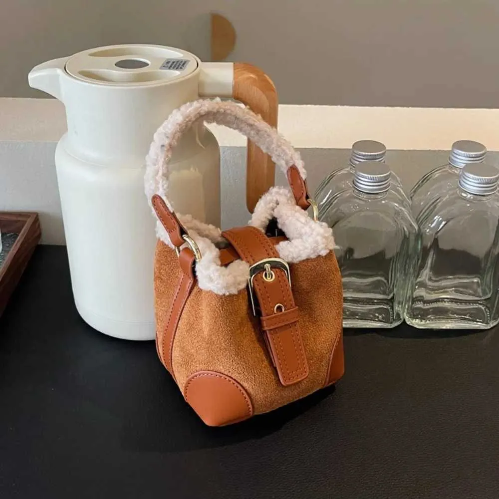 Borse a secchiello in lana di agnello alla moda con tracolla Borsa a tracolla retrò in peluche vintage da donna C241212_voghion.com