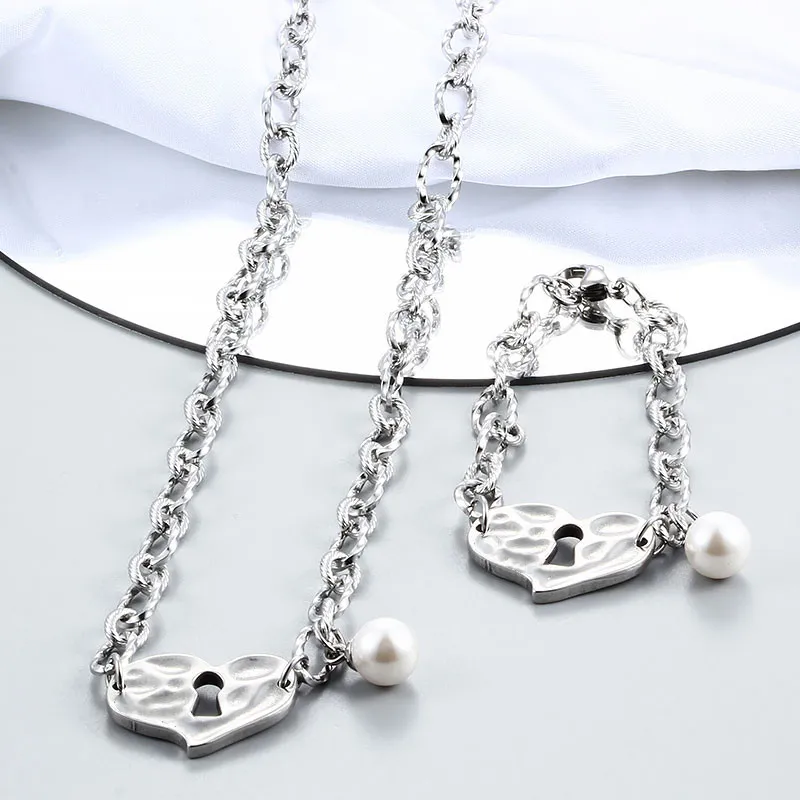 Cadenas de moda de acero inoxidable color plata regalo redondo bola blanca mujeres hombres cerradura llave UN 50 8 mm cuentas colgantes collar_voghion.com