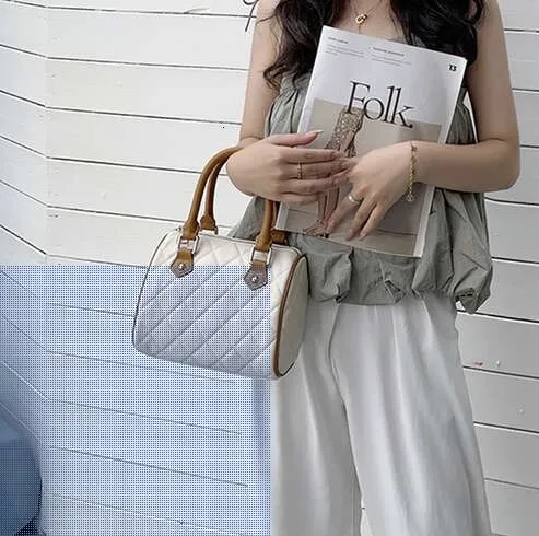 Même style que Blogger Pillow Top Layer Vachette Single Shoulder Messenger Handbag Texture Design Leather Women Bag Street_voghion.com