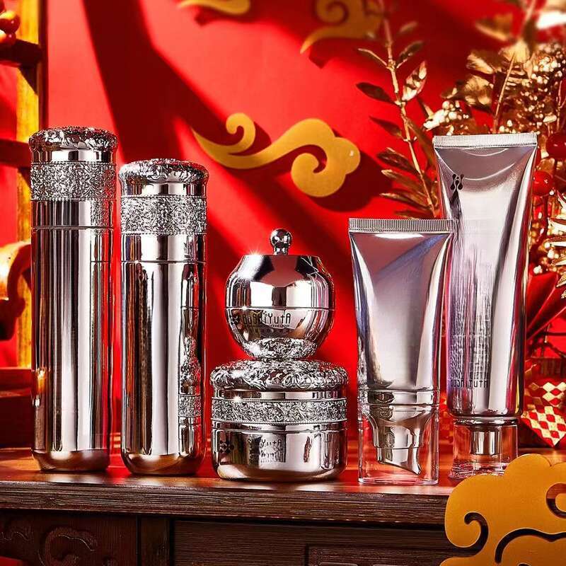 Cilt Bakım Seti 6'lı Set Temizleyici Serum Losyon Göz Kremi Yüz Kremi Fondöten Erkekler İçin_voghion.com
