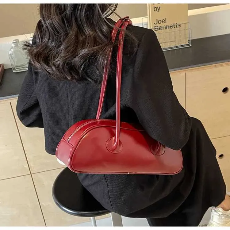 Sac à aisselles en bâton français de grande capacité, version coréenne, tendance féminine, Xiaohongshu, même style, bandoulière simple, porté à la main_voghion.com