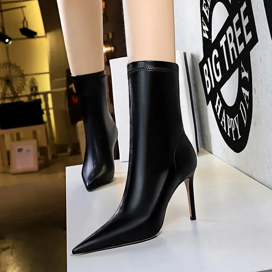 Women 75cm 10cm High Heels Leather Boots Lady Low Short Ankle Stripper Winter Warm Snow Plush Pointed Toe Shoes 240624_voghion.com