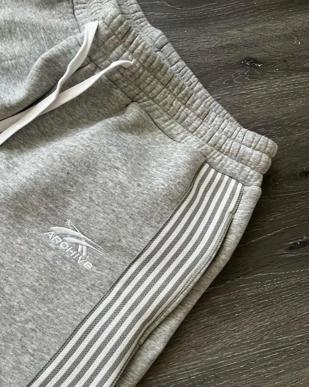 Calças masculinas Y2k bordadas cinza casual camuflagem funcional tática feminina premium jogging com cordão calças de moletom_voghion.com