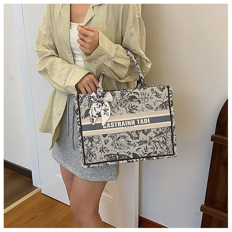 Borsa tote stampata a farfalla con tracolla a spalla e incrociata_voghion.com