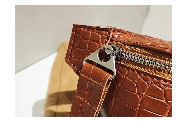 Leder Brusttasche Fanny Frauen Tasche Kleine Bum Taille Gürteltaschen Casual Phone Pack Mode Brieftasche c101 240829_voghion.com