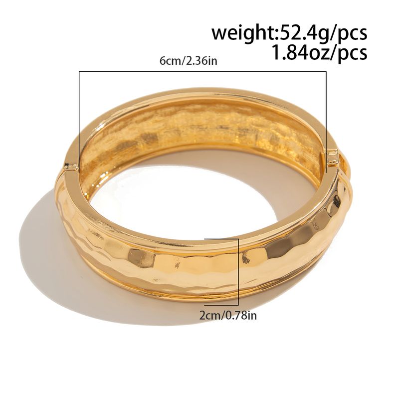 Muodikas geometrinen ympyrä yksinkertaisella vasarakuvioisella metalliseosrannekorulla_voghion.com