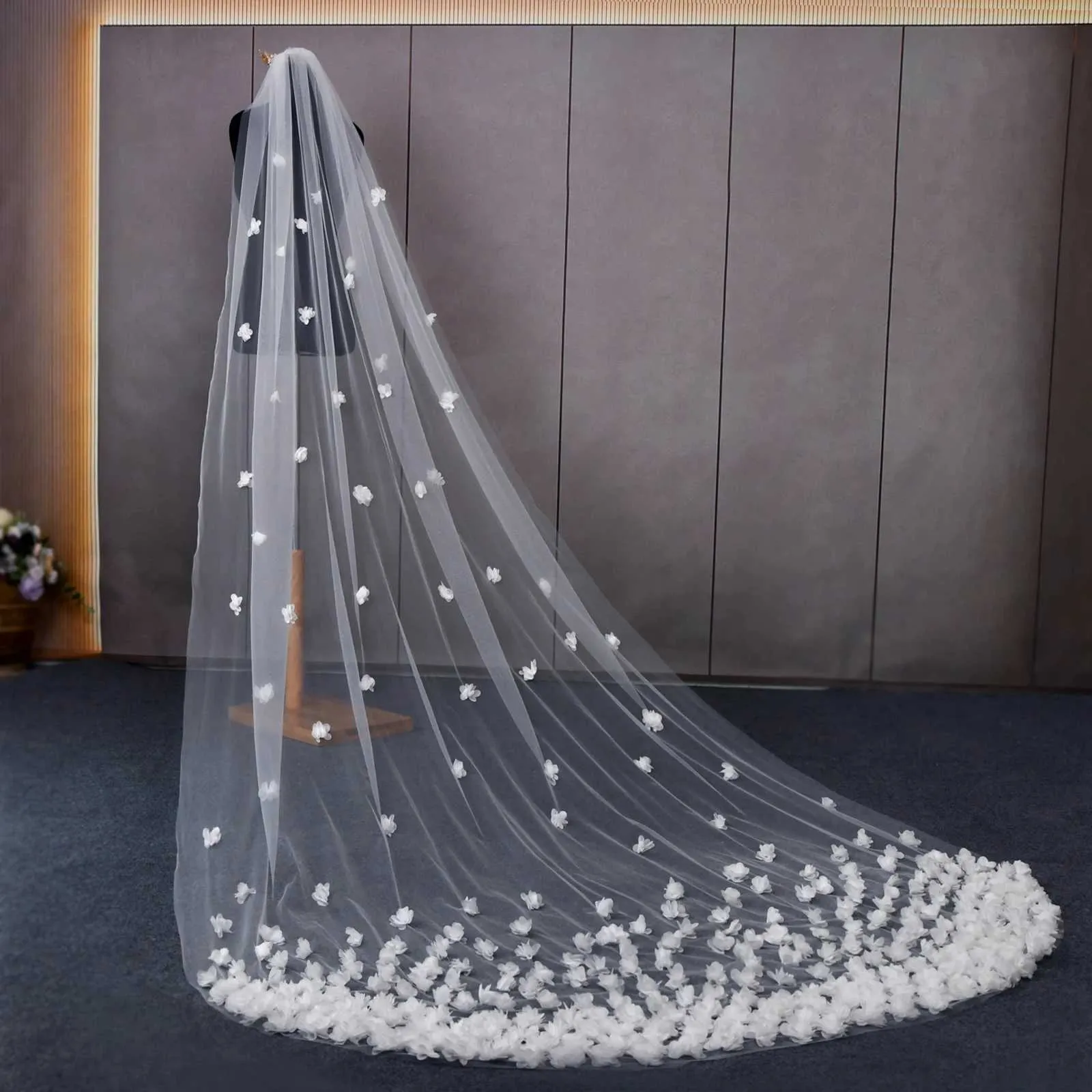 Hair Jewelry Fabric Flowers Scattered Floral Applique Wedding Veil 3D Organza Flower Bridal Illusion 1 Tier with Comb_voghion.com