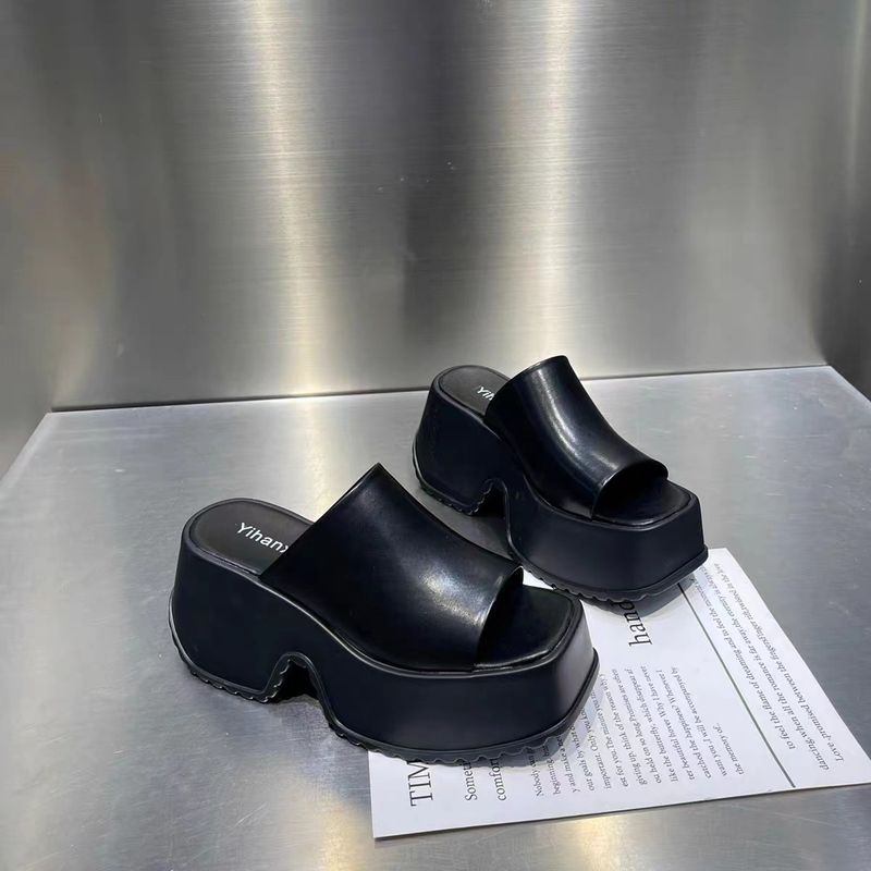 Donne con suola spessa da indossare all'esterno in estate, nuova versione 2024 di pan di spagna, pantofole con aumento di altezza per_voghion.com