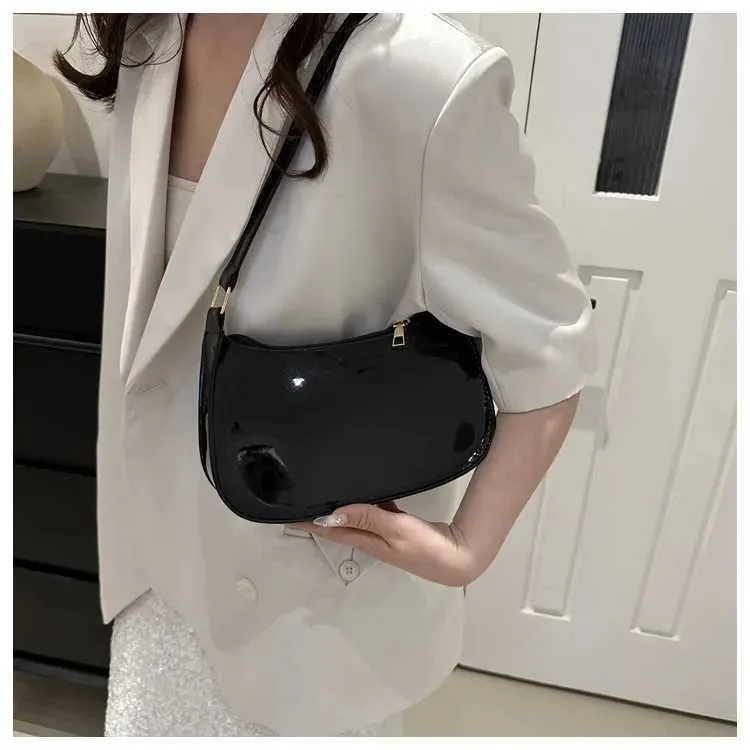 Designer Tasche Vintage weinrot Lackleder glänzend Gerie 2024 neu minimalistisch Damen Reißverschluss Umhängetasche elegant lässig_voghion.com