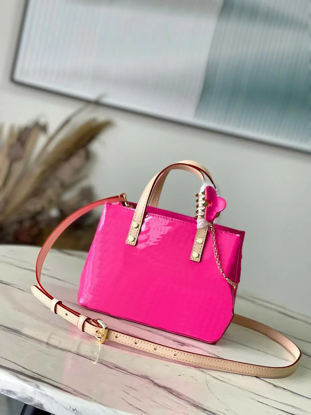 Kleine Designer-Tragetaschen aus Vernis-Leder für Damen, Emed Shiny Crossbody-Handtaschen, Schultertasche mit Kettengriff als Geschenk_voghion.com