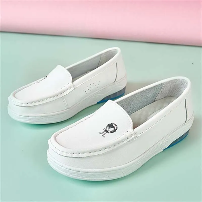 Nurse Soft thick sole Fashion casual flat with small white shoes women's slip-on 456_voghion.com