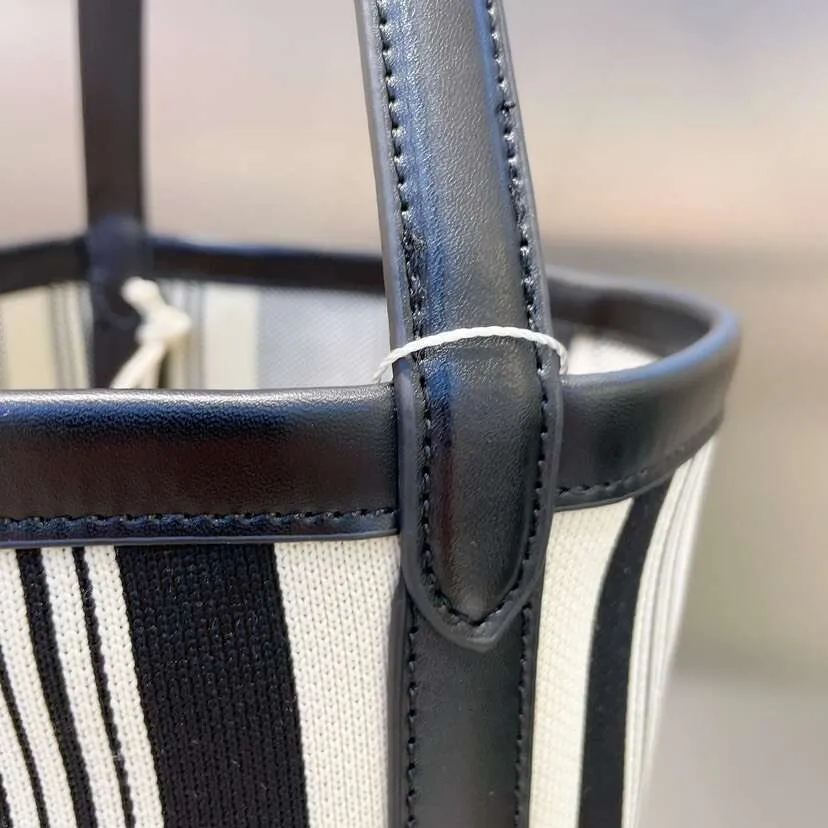 Designer Retro Striped Bucket Bag Portable Shoulder Bag For Women_voghion.com