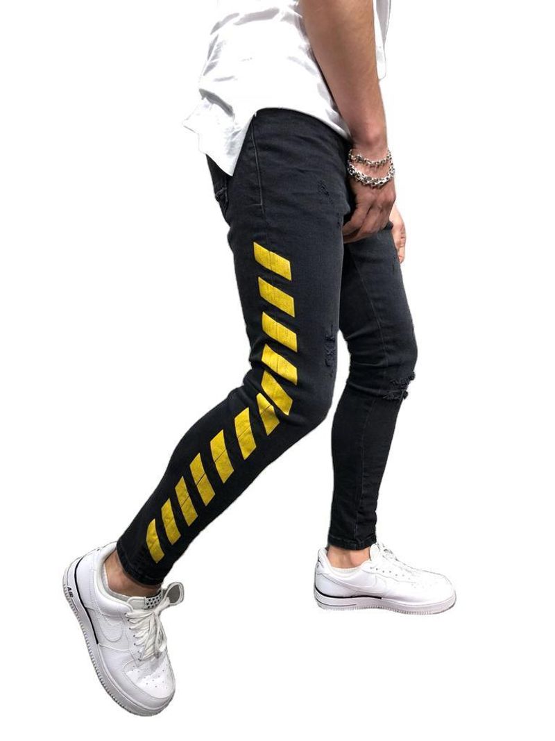 Chino in denim hip-hop nero stampato alla moda strappato da uomo_voghion.com