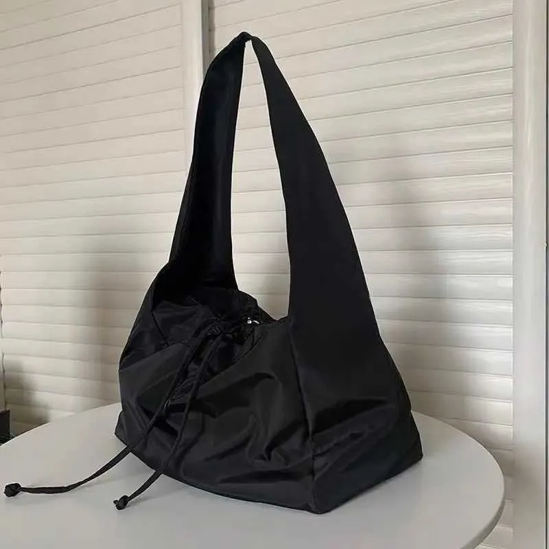 Borsa a tracolla da donna in nylon di grande capacità, leggera, casual, tinta unita, con tracolla, hobo bag firmata C241211_voghion.com