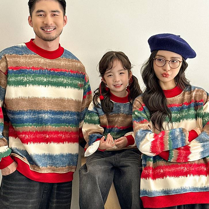 ​​Korean-Inspired Fleece-Lined Family Hoodies – Matching Graphic Crewnecks & Black Denim (S-3XL, 95% Cotton, Winter Photoshoot Essentials)​​_voghion.com