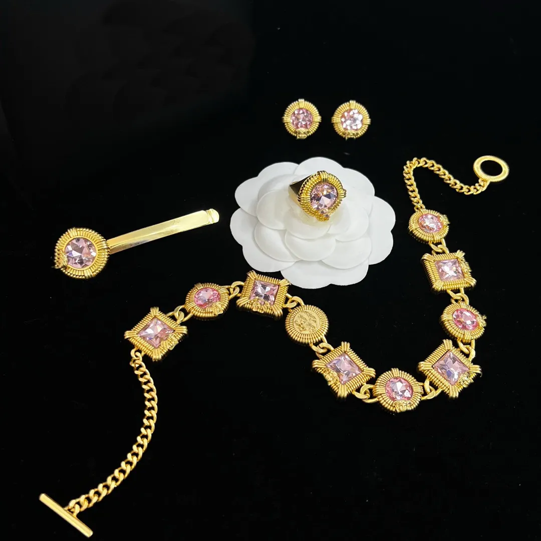 Quadrato rotondo messo insieme Testa di bellezza Zircone Acqua Diamante Collana da donna Bracciale Orecchino Anello a forcina Set Banshee_voghion.com