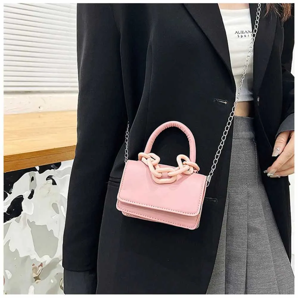 Designer 2024 Femmes Horizontal Édition Coréenne Chaîne Petit Carré Mode Mini Sac À Bandoulière Flip Boucle Sac À Main Portefeuille_voghion.com