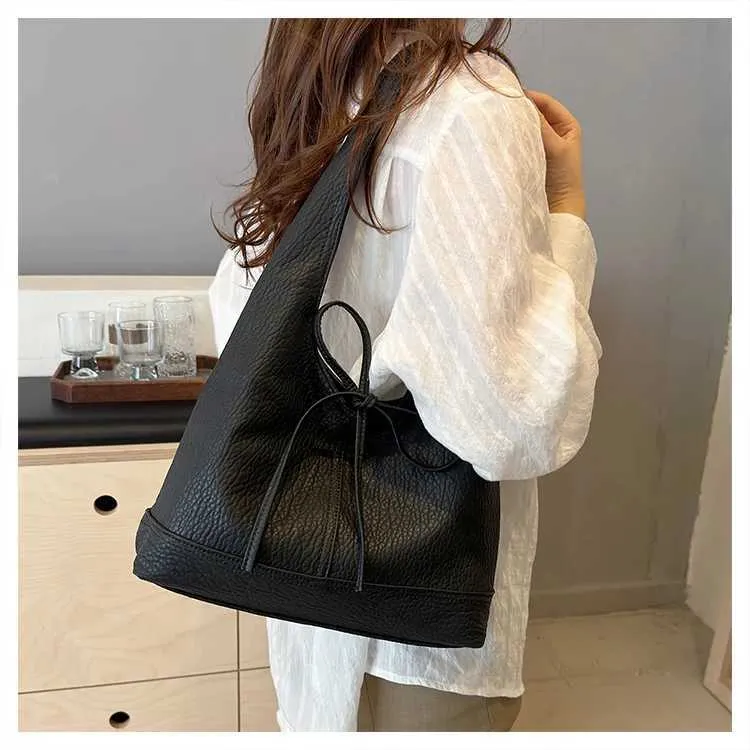 Sac à main en cuir PU solide et décontracté pour femme, sacoche à bandoulière polyvalente pour les déplacements quotidiens, grande capacité, sous les bras_voghion.com