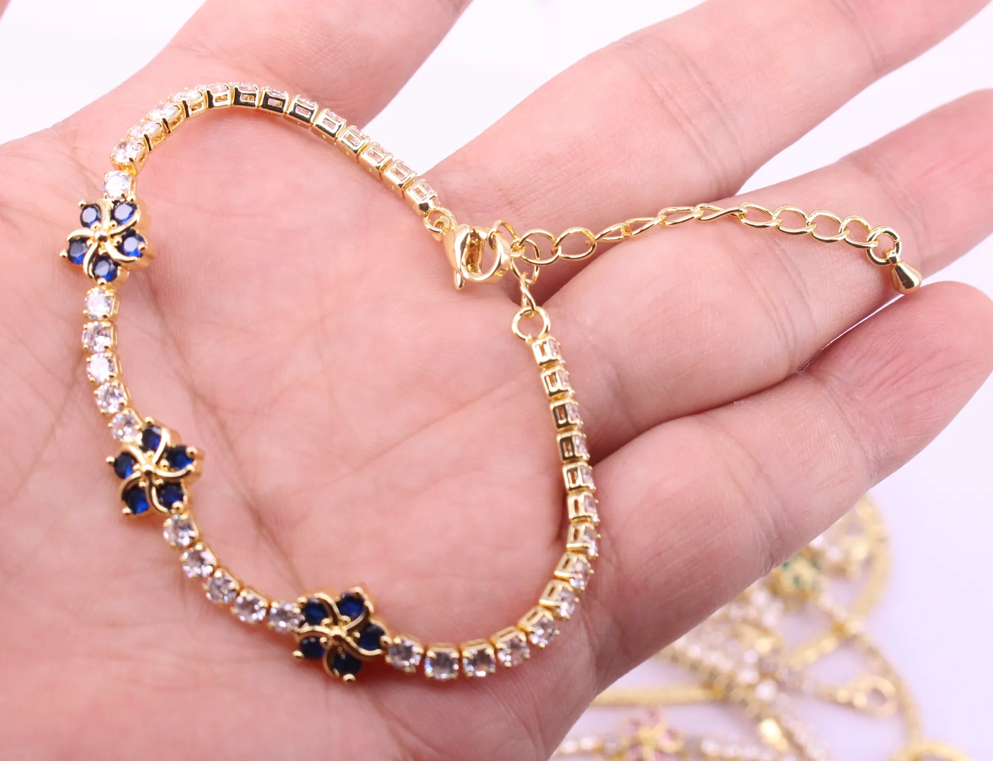 Ketten -4 Stück vergoldetes Kupfermetall gemischte Farben Blumenzirkon/CZ 18 Zoll Halskette / 7 Armband Schmuckzubehör_voghion.com