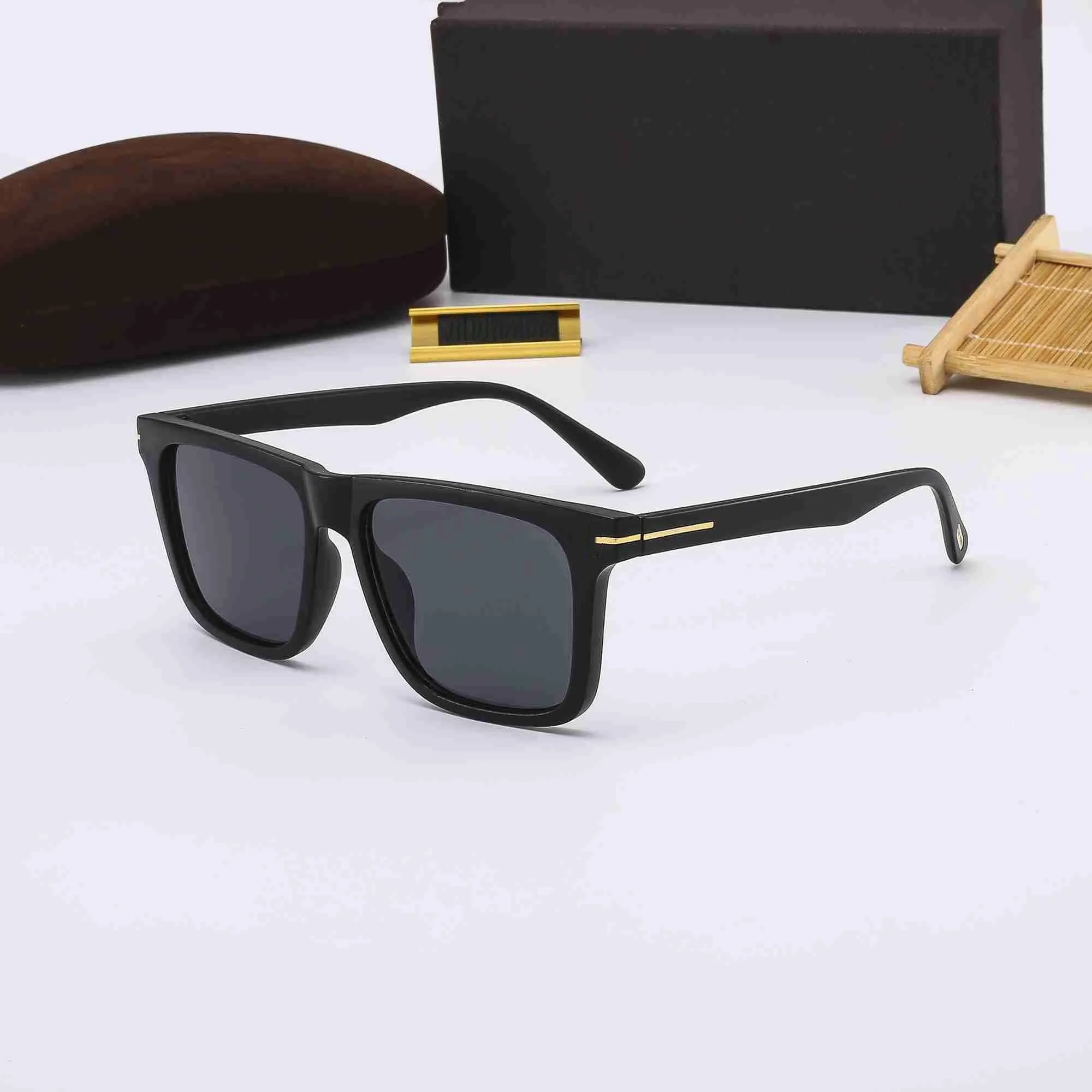 Classic Yes Women Handsome Nice Gorgeous And Good Elegant Brand Large Rock Tender Mysterious Womens Cool Frame Mirror_voghion.com