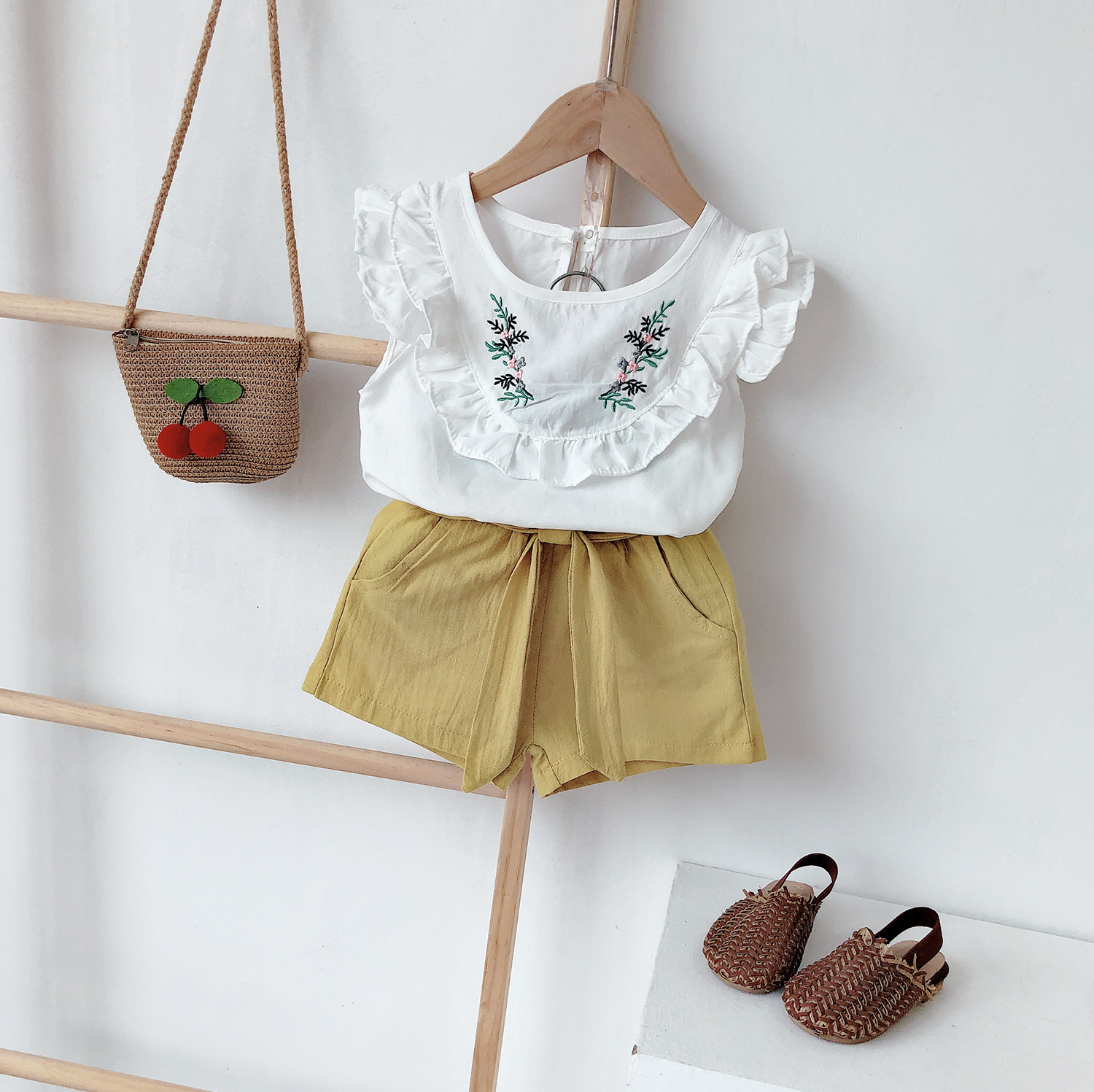 Camicia a fiori ricamati per ragazze nuove per mamma e bambini + set di pantaloncini Camicia per bambola con bordo in legno per bambini Set di due pezzi_voghion.com