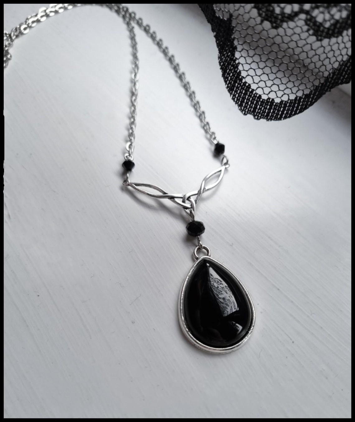 Colliers Nouveau collier simple gothique en forme de larme noire en agate celtique_voghion.com