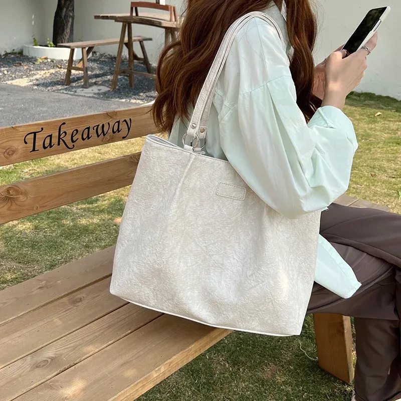 Large-capacity Texture Tote Women's Handbag Niche Versatile Style Early Spring New Popular Shoulder Bag_voghion.com