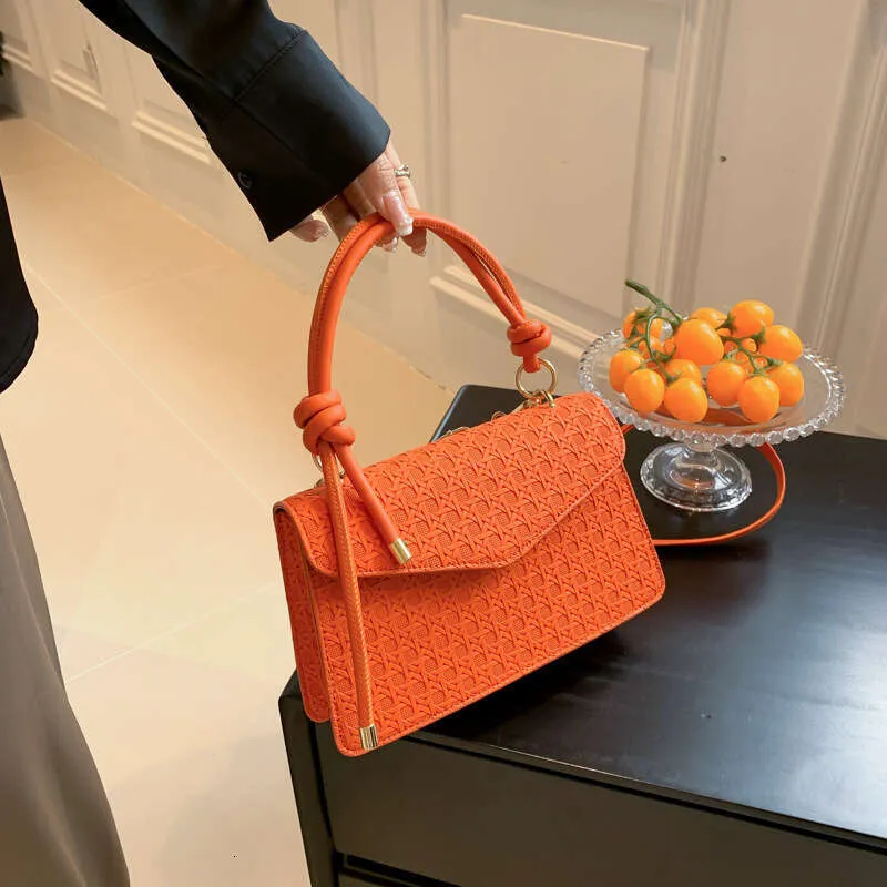Crossbody Shoulder Handbag With Diamond Lattice Quilted Pattern_voghion.com