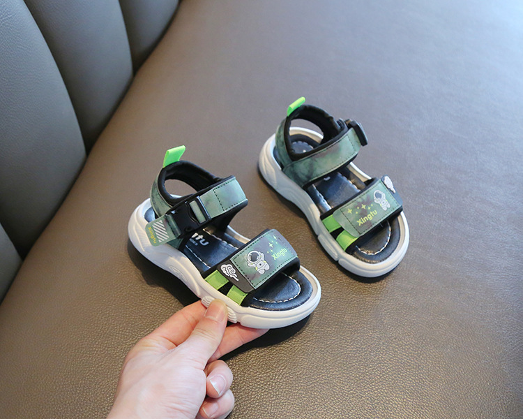 Jungen 2024 Sommer Neue bequeme und modische Baby-Strandschuhe Cartoon Open Toe Klett-Kindersandalen_voghion.com