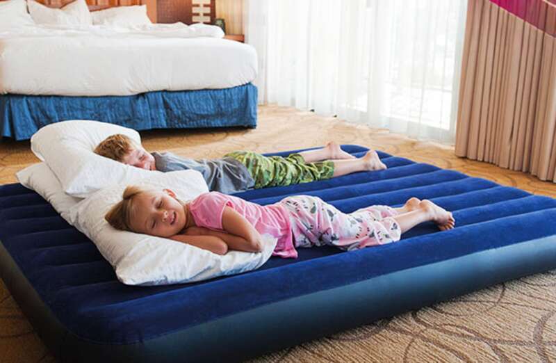 Adecuado para acampar al aire libre y descansar en casa: el colchón inflable plegable es súper fácil de usar._voghion.com