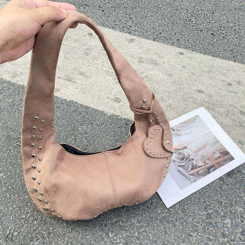 Geantă de umăr decorativă Retro Nit nouă, geantă europeană și americană pentru motocicletă, geantă de mână din piele Nubuck Armpit pentru femei_voghion.com